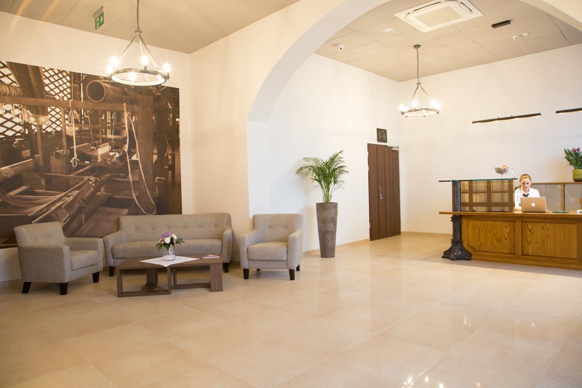 Glas-Hotel 4* Zary  Exterior photo